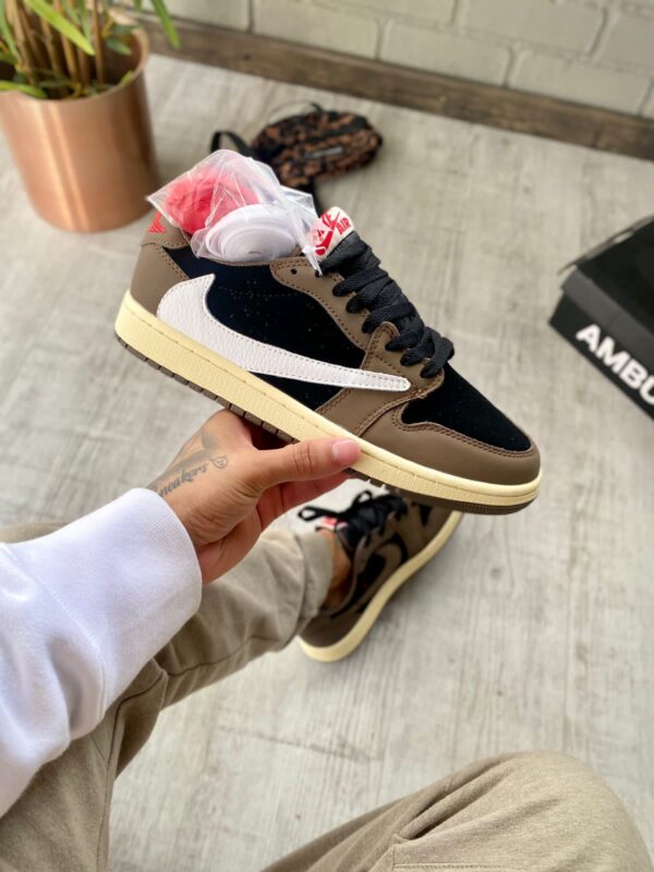 Air Jordan Retro 1 Low Travis Scott Hombre