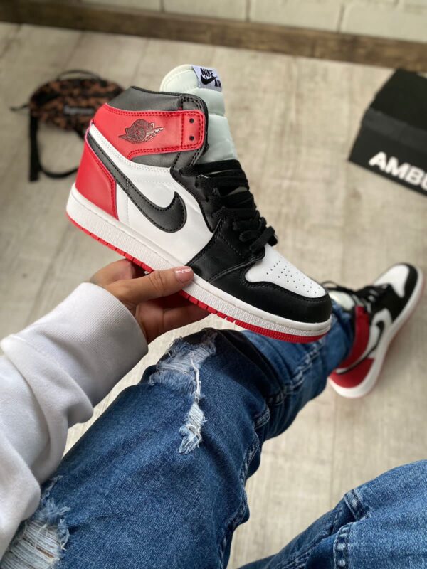 Jordan Retro 1 Satin Black Toe Hombre